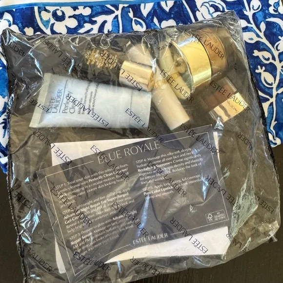 Estée Lauder make up set - Picture 1 of 1